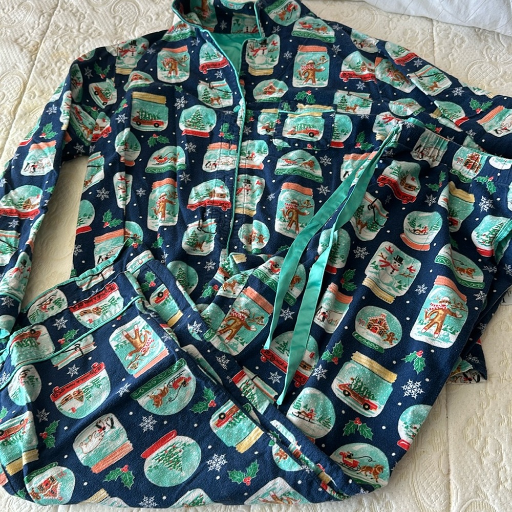 Nick & Nora Pajama Set Wintery Snowglobes
